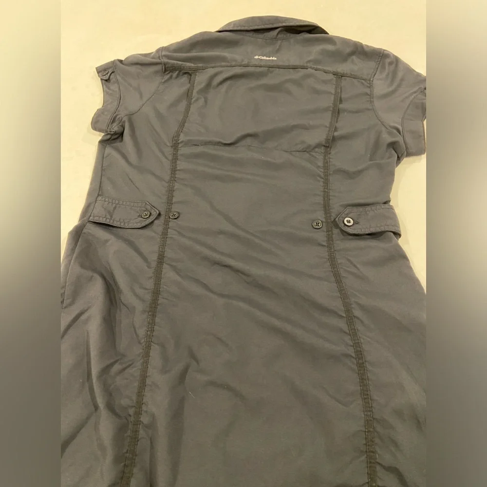 COLUMBIA Titanium Navy Blue Button Down
Activewear Sports Dress Size Medium - Picture 12 of 15